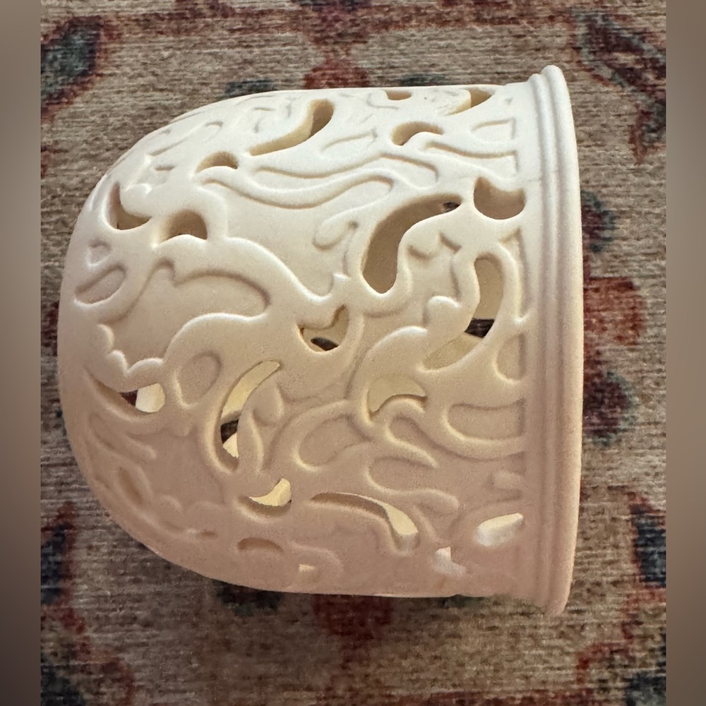 Avon Cream Ceramic piece - Picture 6 of 7